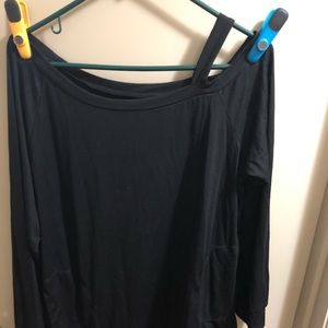 Cold shoulder long-sleeved tunic